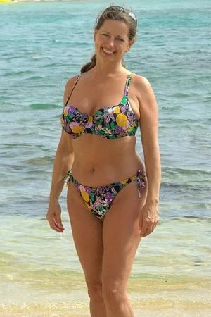 Зрелая нудистка с большими сиськами