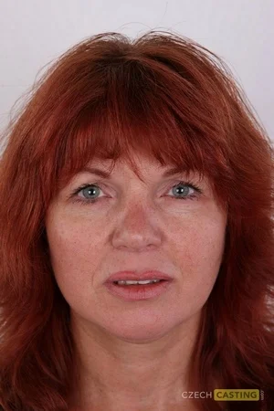 Рыжая тетка с большими сиськами и дряблой пиздой на кастинге - 01