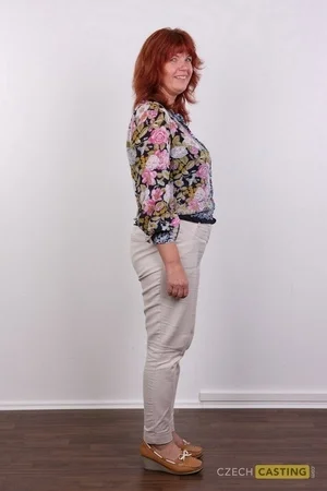 Рыжая тетка с большими сиськами и дряблой пиздой на кастинге - 03