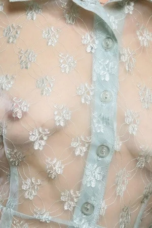 Женщина с волосатой пиздой и торчащими сосками - 02