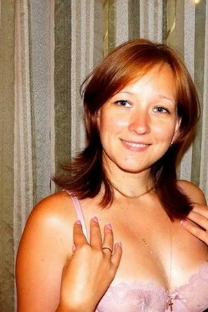 Распутная бабенка с аппетитной задницей позирует перед любовником - 28